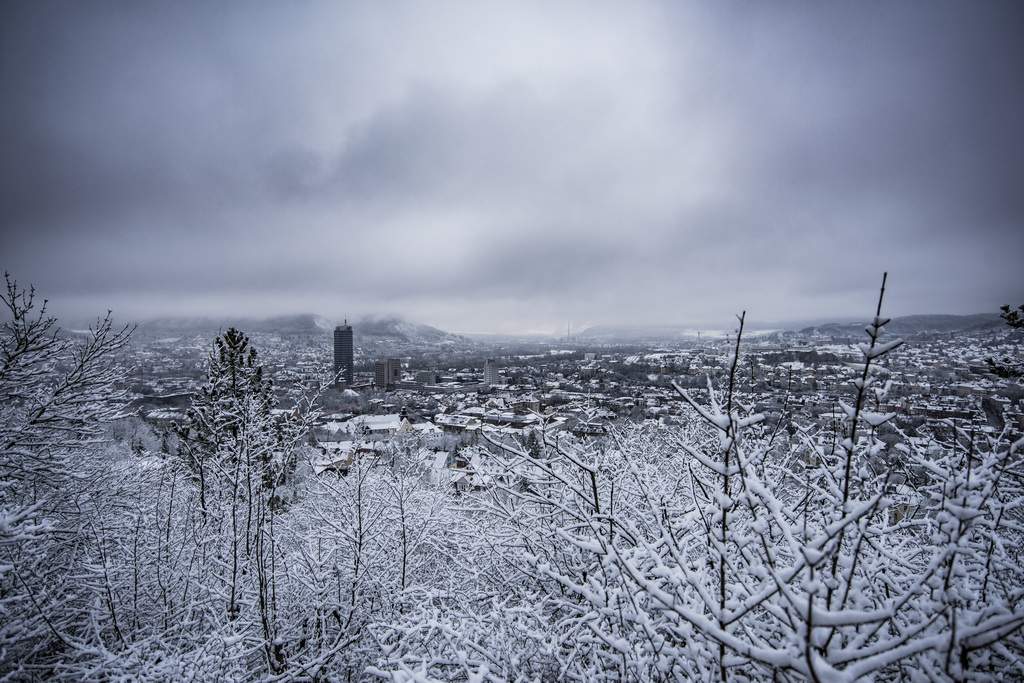 Winterliches Panorama mit Blick auf Jena.