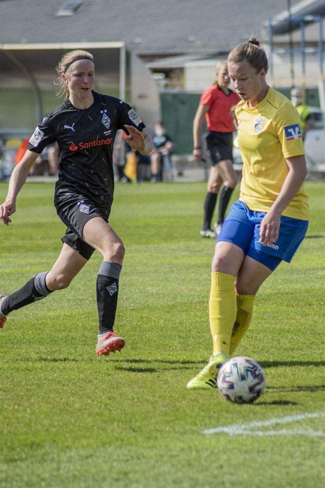 FCC Frauen feiern Saisonheimsieg gegen M’Gladbach 37 Die Frauen des FC Carl Zeiss Jena gewinnen am Mittwoch-Nachmittag gegen Borussia Mönchengladbach mit 3:0 (1:0) im Jenaer EAS.