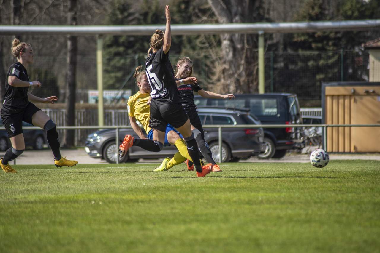 FCC Frauen feiern Saisonheimsieg gegen M’Gladbach 44 FCC Frauen: Verdienter erster Saisonheimsieg gegen M’Gladbach