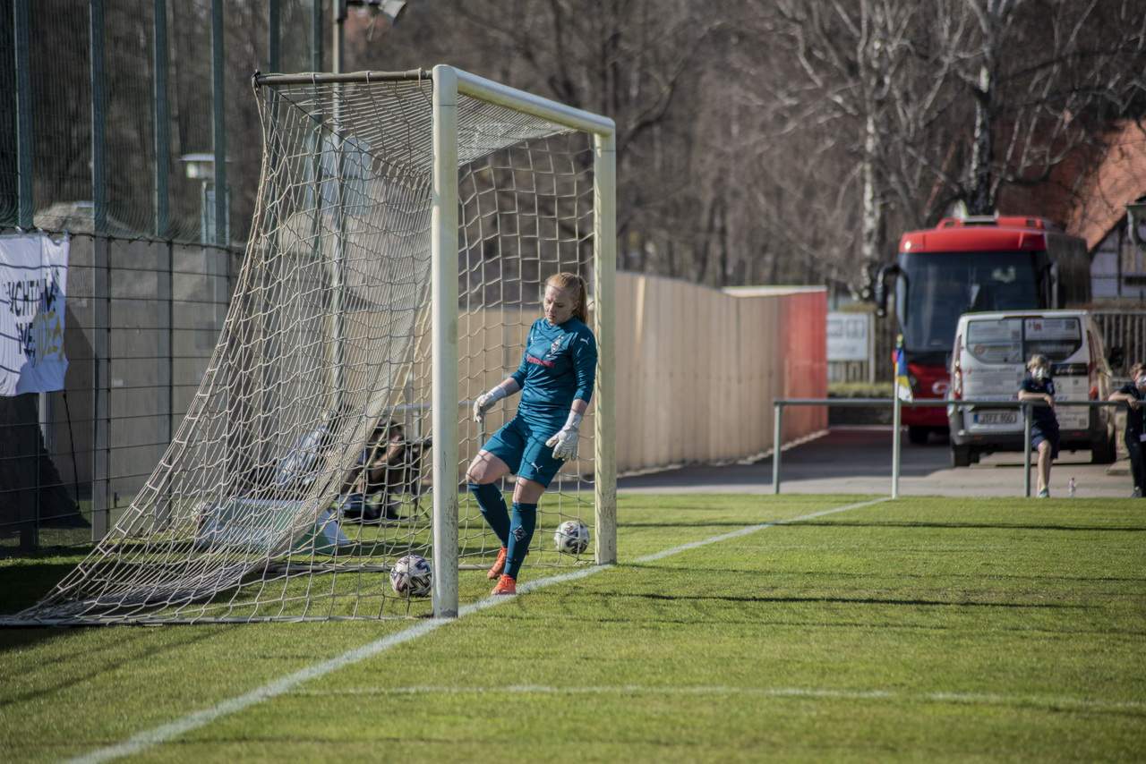 FCC Frauen feiern Saisonheimsieg gegen M’Gladbach 46 FCC Frauen: Verdienter erster Saisonheimsieg gegen M’Gladbach