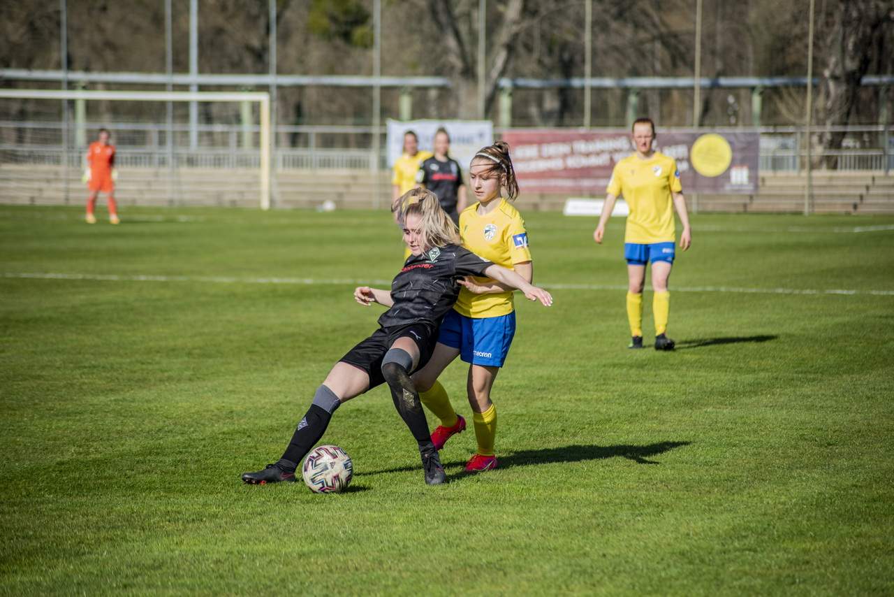 FCC Frauen feiern Saisonheimsieg gegen M’Gladbach 45 FCC Frauen: Verdienter erster Saisonheimsieg gegen M’Gladbach