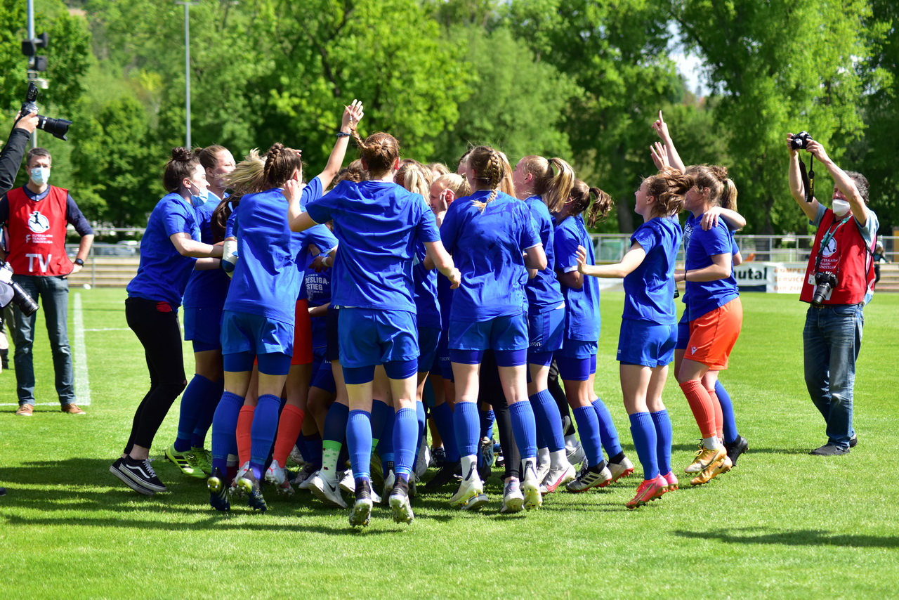 Die Frauen des FC Carl Zeiss Jena spielen wieder in der 1. Frauen – Bundesliga. 2 Der Aufstieg in die 1. Frauen Bundesliga ist geschafft. FC Carl Zeiss Jena Frauen.