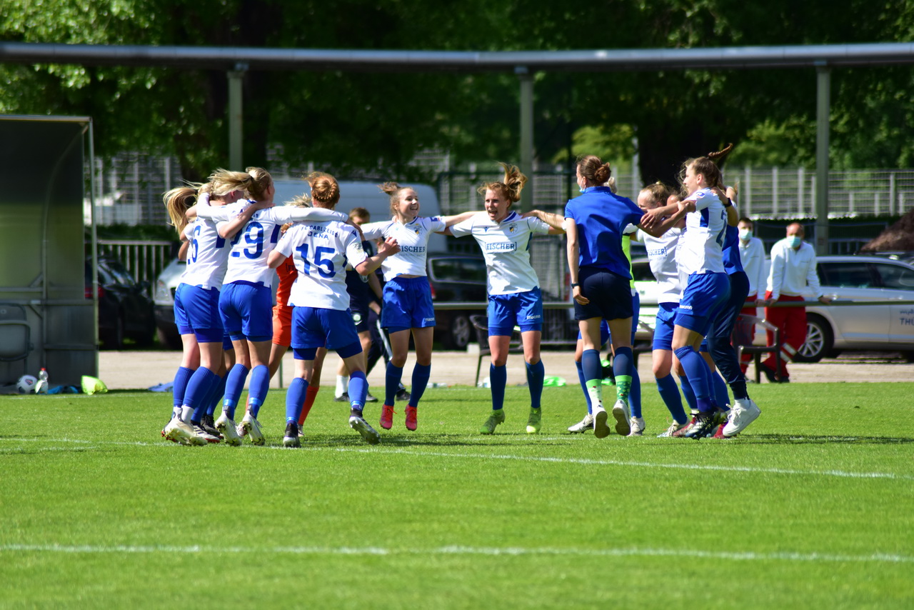 Die Frauen des FC Carl Zeiss Jena spielen wieder in der 1. Frauen – Bundesliga. 7 Die Frauen des FC Carl Zeiss Jena spielen wieder in der 1. Frauen – Bundesliga. Trotz des Unentschieden gegen VfL Wolfsburg II 2:2 (1:0) ist der Aufstieg in die Liga I geschafft!!
