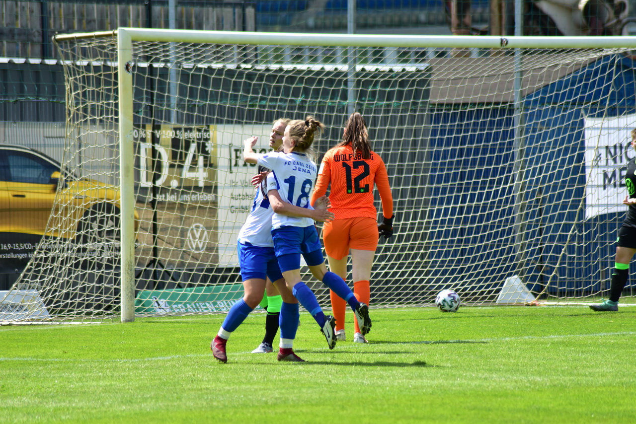 Die Frauen des FC Carl Zeiss Jena spielen wieder in der 1. Frauen – Bundesliga. 10 Die Frauen des FC Carl Zeiss Jena spielen wieder in der 1. Frauen – Bundesliga. Trotz des Unentschieden gegen VfL Wolfsburg II 2:2 (1:0) ist der Aufstieg in die Liga I geschafft!!