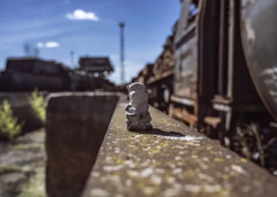 Skurrile Leidenschaft und nostalgisches Flair an verlassenen Orten – gepaart mit sehr viel rustikalen, rostigen Metall, was einst auf Schienen durch die Lande fuhr.