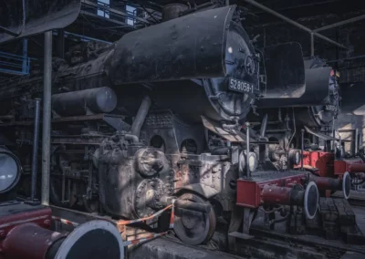 Skurrile Leidenschaft und nostalgisches Flair an verlassenen Orten – gepaart mit sehr viel rustikalen, rostigen Metall, was einst auf Schienen durch die Lande fuhr.