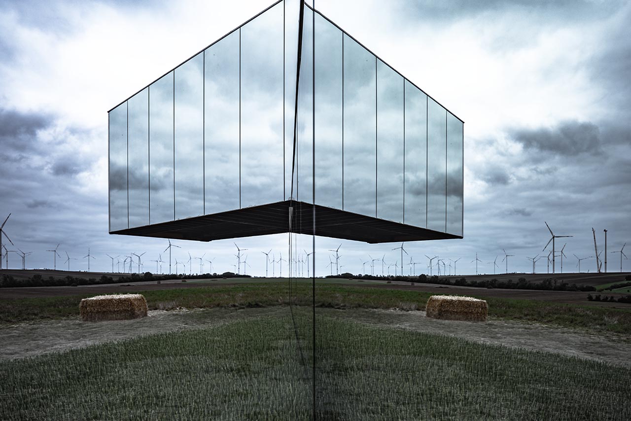 Thüringen – Das Grüne Herz Deutschlands 6 Mitten in der Stille, auf einem Feld in Rastenberg / Roldisleben, die Spiegelarche.