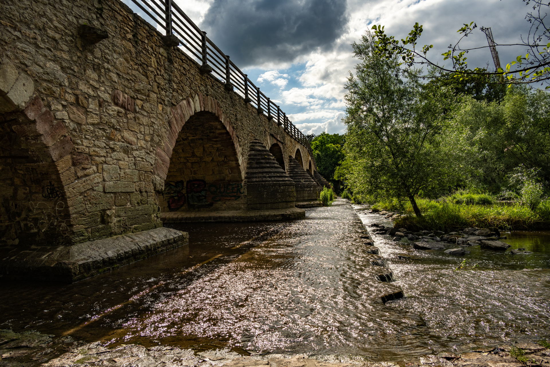 Saale Impressionen 4 Die alte Saalebrücke am Wehr in Jena-Burgau.