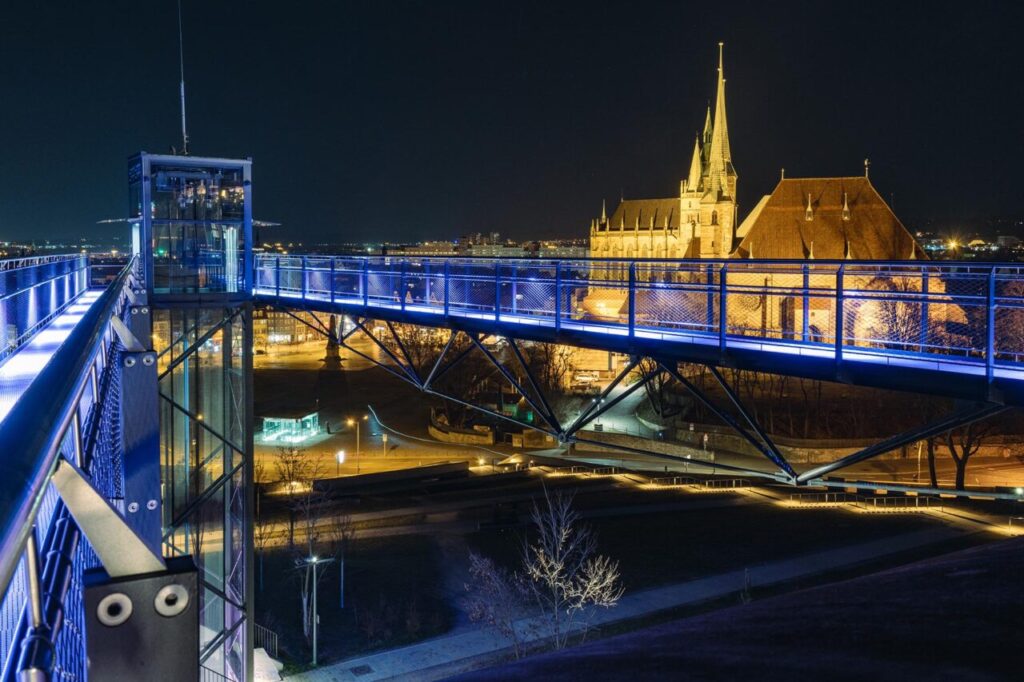 Erfurt bei Nacht. Sehenswürdigkeiten für deinen Ausflug. 6 Erfurt. Willkommen in der Thüringer Landeshauptstadt.