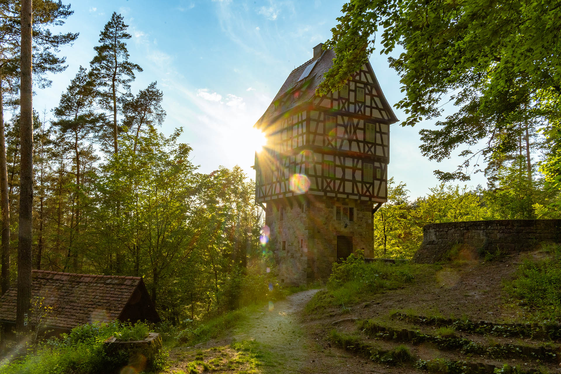 Die Jagdanlage Rieseneck, auch bekannt als Herzogstuhl, ist eine historische Jagdanlage im Saale-Holzland-Kreis in Thüringen. Foto: Frank Liebold, Jenafotografx Die Jagdanlage Rieseneck, auch bekannt als Herzogstuhl, ist eine historische Jagdanlage im Saale-Holzland-Kreis in Thüringen. Foto: Frank Liebold, Jenafotografx