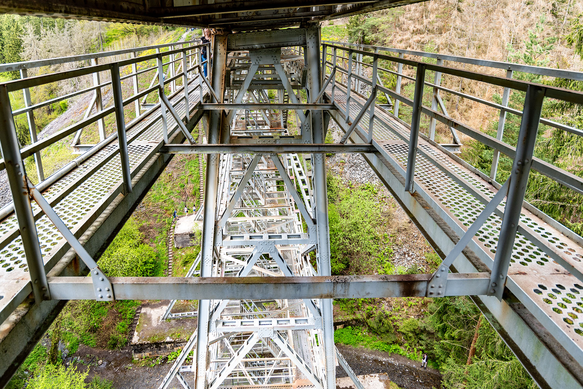 Auf der Ziemestalbrücke, Blickrichtung nach untern. Foto: Frank Liebold, Jenafotogrfax