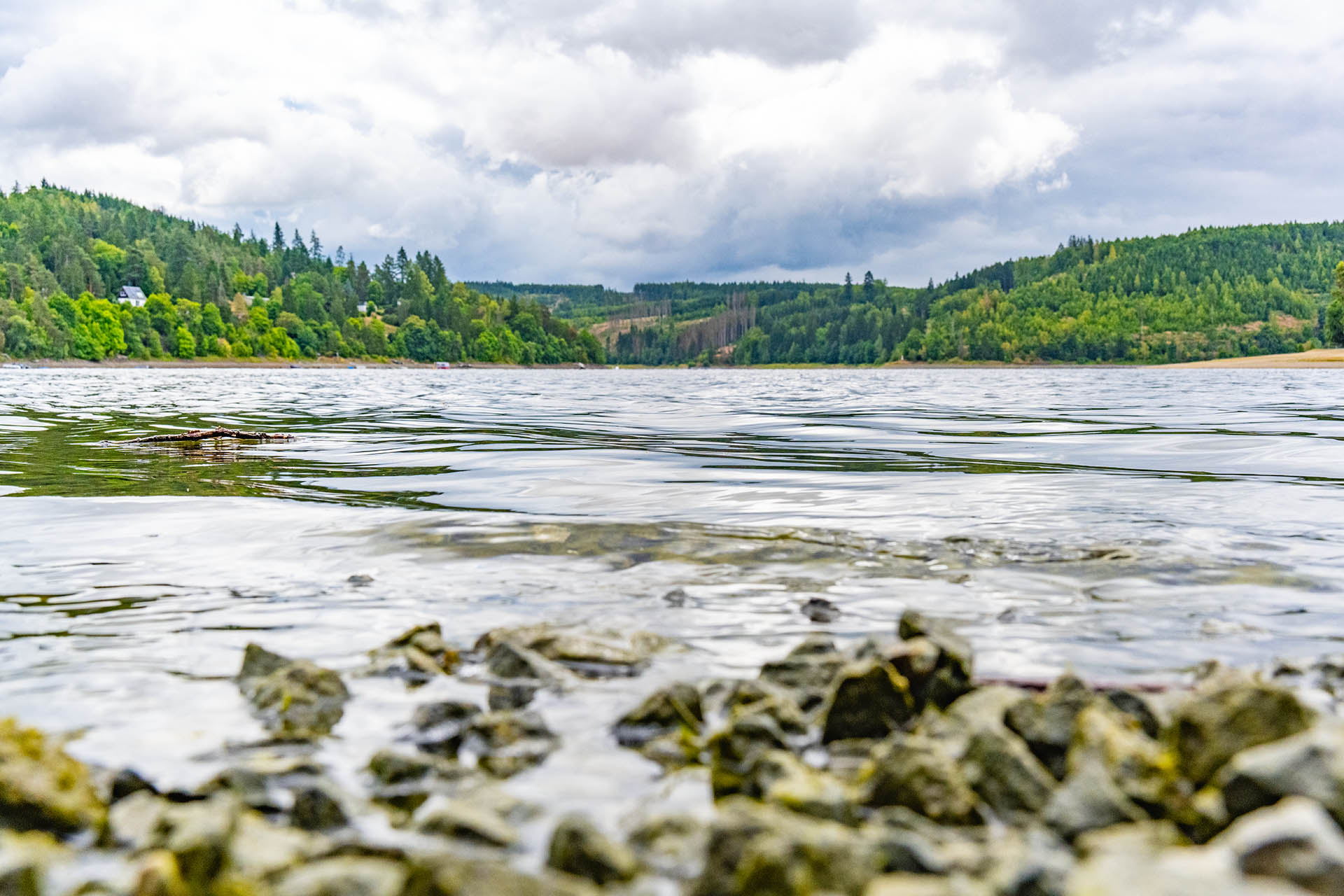 Entdecke die Bleilochtalsperre. Das Thüringer Meer begeistert mit Natur, Weite und einzigartigen Fotomotiven. Entdecke die Bleilochtalsperre. Das Thüringer Meer begeistert mit Natur, Weite und einzigartigen Fotomotiven.