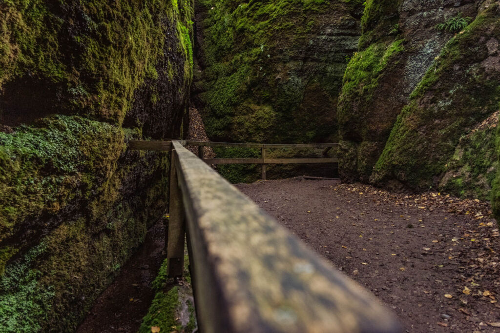 Manche Orte beeindrucken nur für einen kurzen Augenblick. Die Drachenschlucht gehört zu den Orten, die lange nachwirken und deren Bilder noch lange im Kopf bleiben.